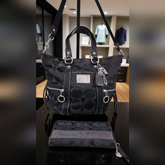 Coach Poppy Black and Silver Signature Shoulder Bag with Matching Wallet & Charm - Picture 12 of 12